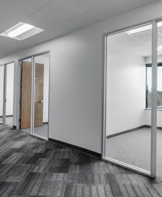 SISTEMA MAESTRALE Glass and aluminium modular wall By Linvisibile